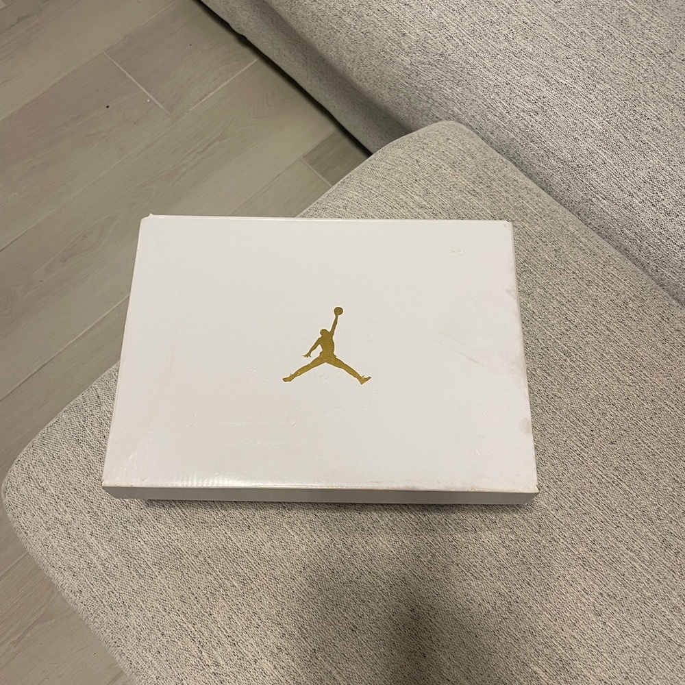 WOMENS AIR JORDAN 1 MID IN GREY FOG - Picture 7 of 7